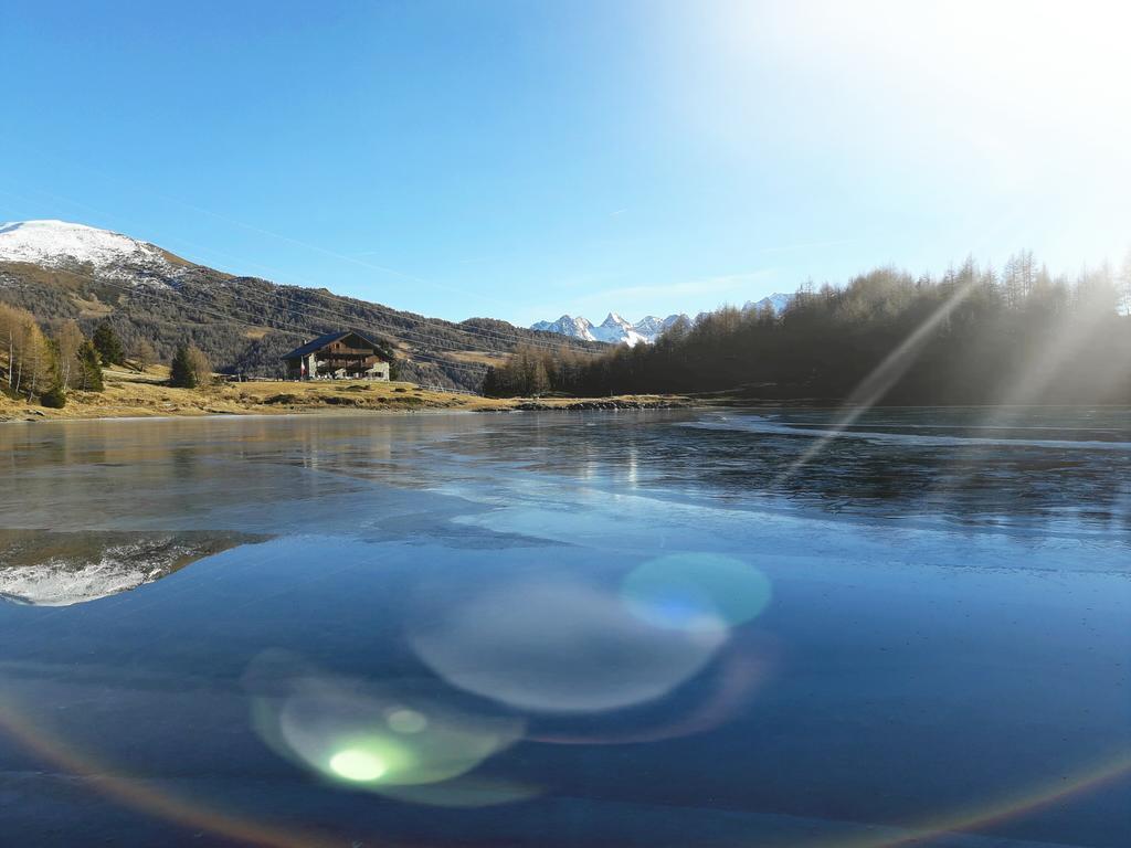 Rifugio Al Lago Del Mortirolo In Inverno Raggiungibile Solo A Piedi Monno Eksteriør bilde