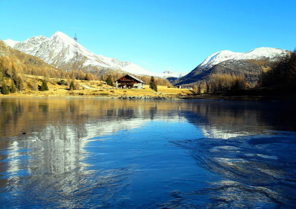 Rifugio Al Lago Del Mortirolo In Inverno Raggiungibile Solo A Piedi Monno Eksteriør bilde