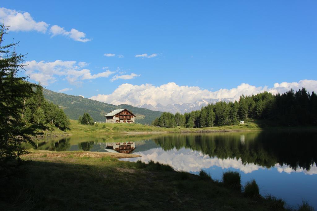 Rifugio Al Lago Del Mortirolo In Inverno Raggiungibile Solo A Piedi Monno Eksteriør bilde