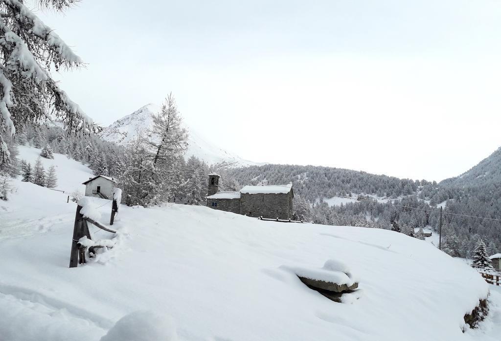 Rifugio Al Lago Del Mortirolo In Inverno Raggiungibile Solo A Piedi Monno Eksteriør bilde
