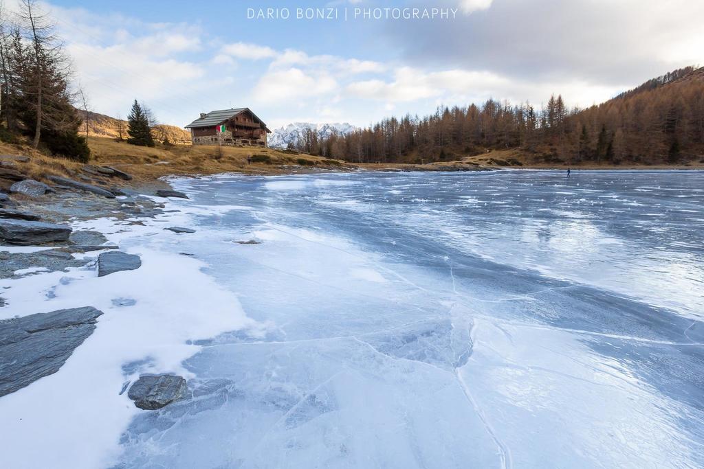 Rifugio Al Lago Del Mortirolo In Inverno Raggiungibile Solo A Piedi Monno Eksteriør bilde