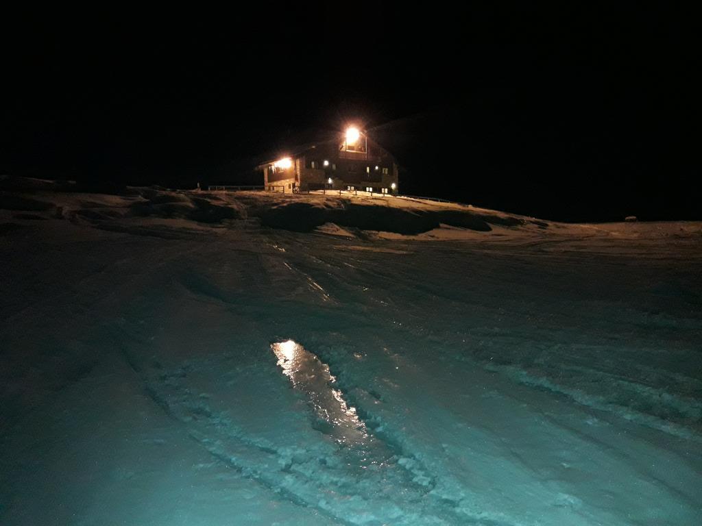 Rifugio Al Lago Del Mortirolo In Inverno Raggiungibile Solo A Piedi Monno Eksteriør bilde