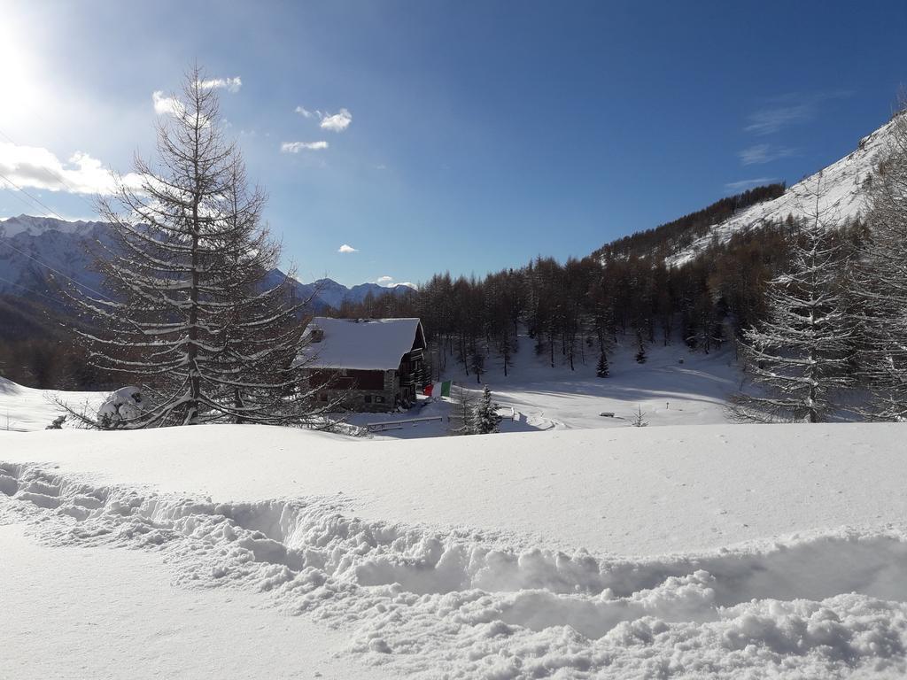 Rifugio Al Lago Del Mortirolo In Inverno Raggiungibile Solo A Piedi Monno Eksteriør bilde