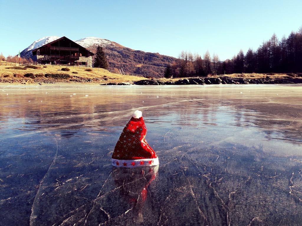Rifugio Al Lago Del Mortirolo In Inverno Raggiungibile Solo A Piedi Monno Eksteriør bilde