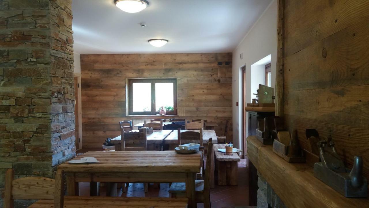 Rifugio Al Lago Del Mortirolo In Inverno Raggiungibile Solo A Piedi Monno Eksteriør bilde