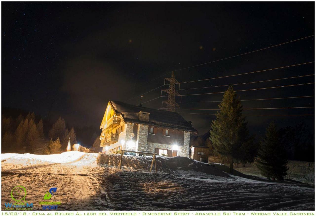 Rifugio Al Lago Del Mortirolo In Inverno Raggiungibile Solo A Piedi Monno Eksteriør bilde