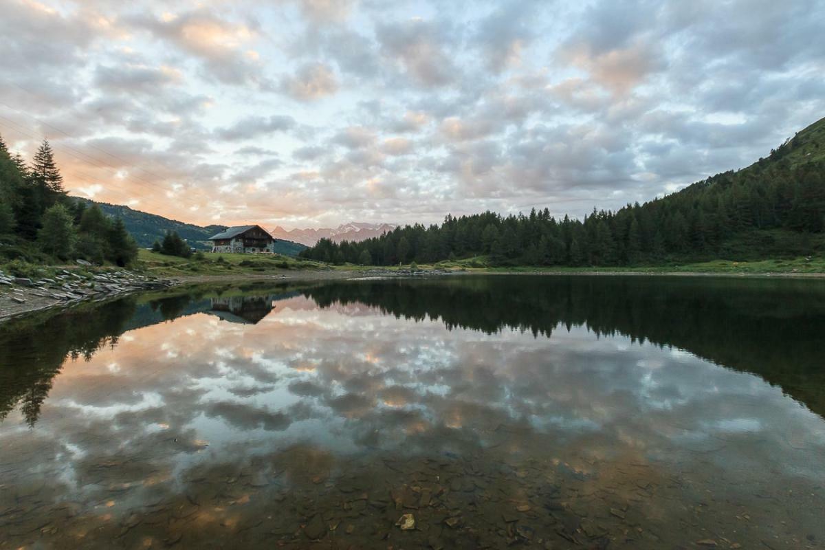Rifugio Al Lago Del Mortirolo In Inverno Raggiungibile Solo A Piedi Monno Eksteriør bilde